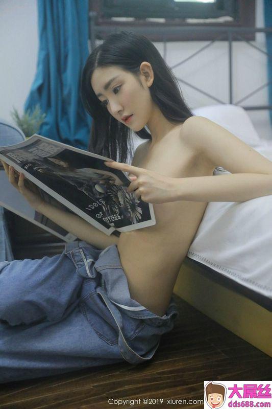 嫩模沈梦瑶私房白色蕾丝内衣吊带牛仔裤半脱露美乳诱惑写真