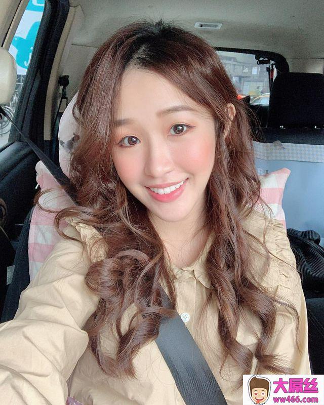 日系萌妹Isis颜值高又甜白嫩美乳深藏不露