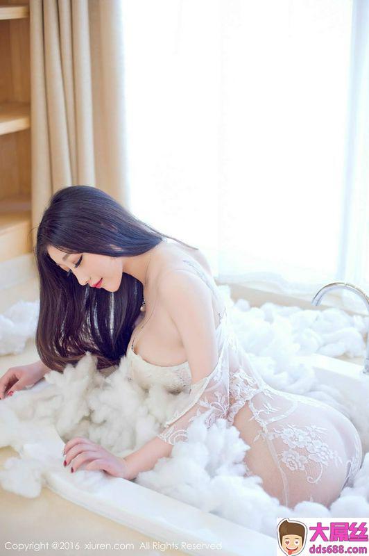 性感美人妲己白色性感薄丝外套雪白美乳唿之欲出