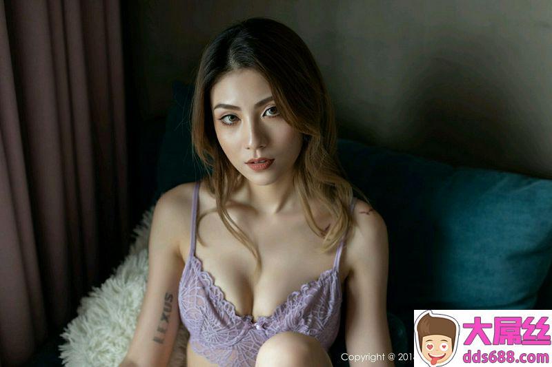 嫩模Arlie私房紫色蕾丝内衣秀完美身材迷人美胸撩人诱惑写真