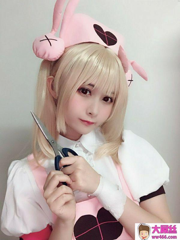 可爱的cosplay女孩