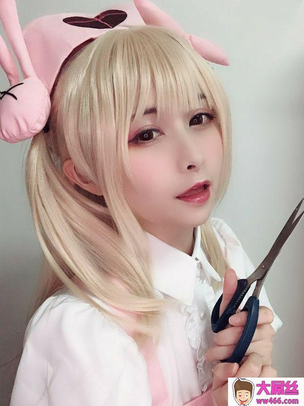 可爱的cosplay女孩