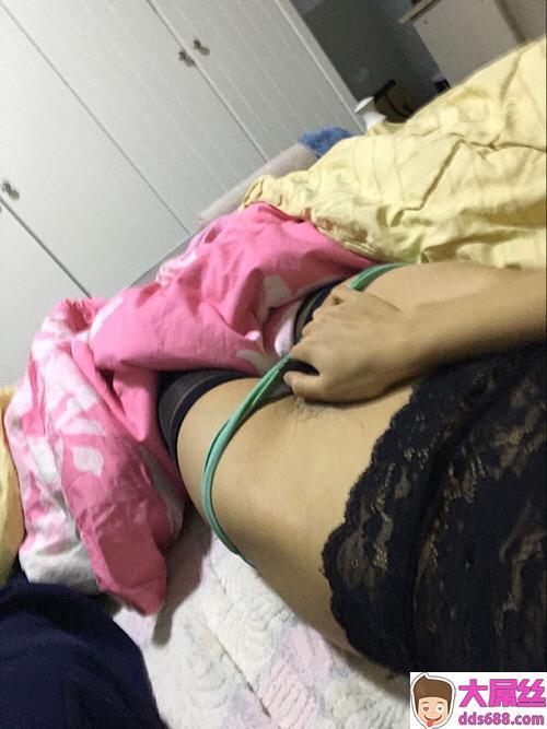 女人的黑丝无限诱